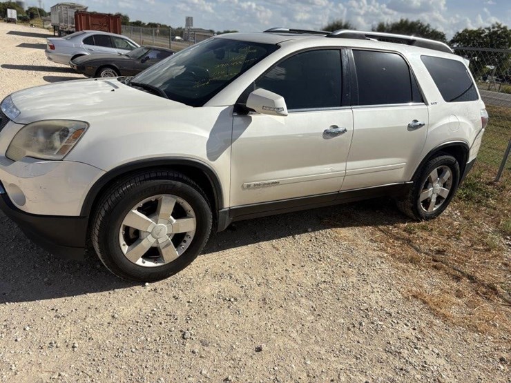 2008-gmc-acadia-image-1