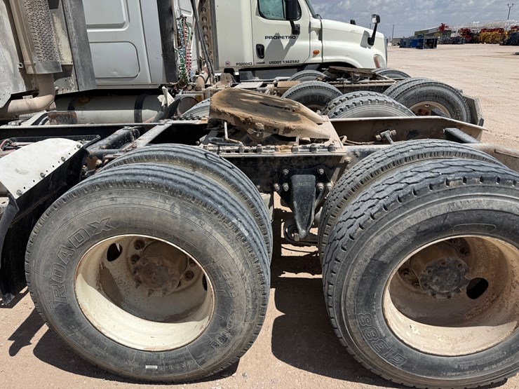 2007-freightliner-columbia-120-image-7