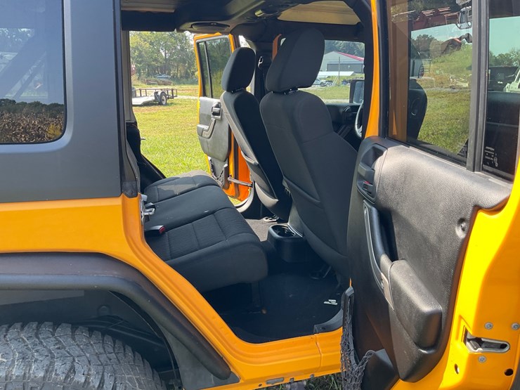 2012-jeep-wrangler-image-13