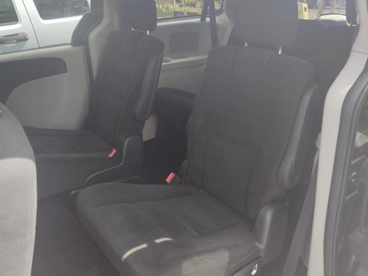 2016-dodge-grand-caravan-image-5