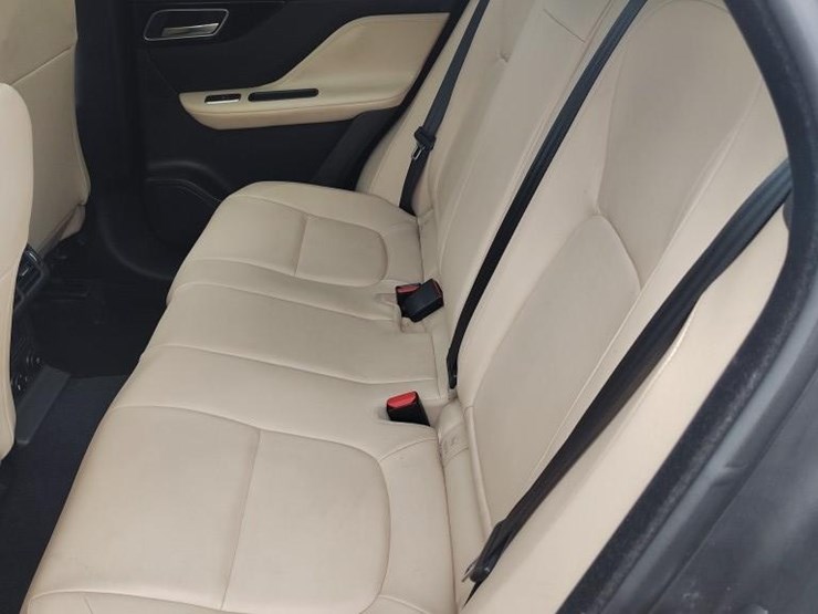 2019-jaguar-f-pace-runs/trans-issue-25t-premi-image-7