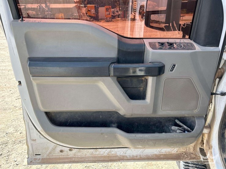 2021-ford-f450-image-12