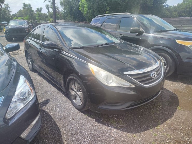 2014-hyundai-sonata-runs/moves-gls-image-1