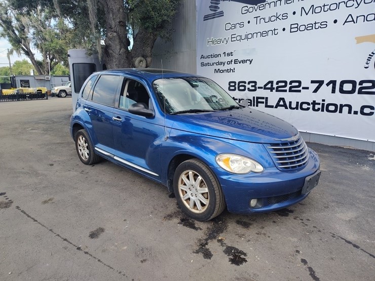 2010-chrysler-pt-cruiser-image-2