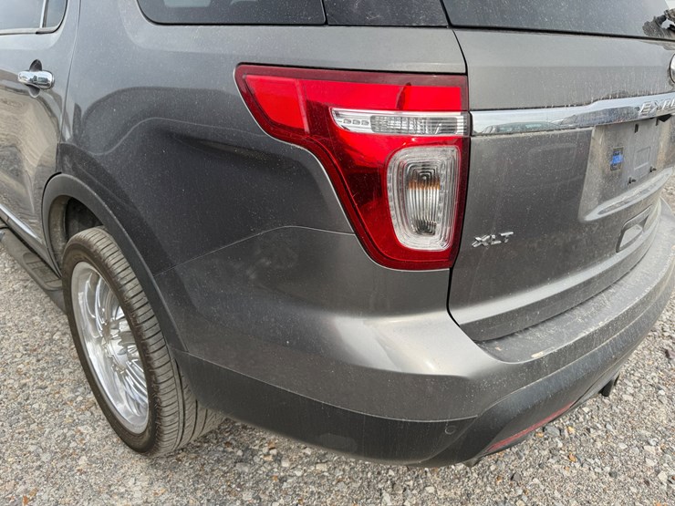 2012-ford-explorer-xlt-image-7