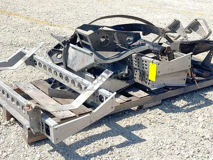 group-of-misc.-truck-steps-&-fuel-tank-mounts-image-1