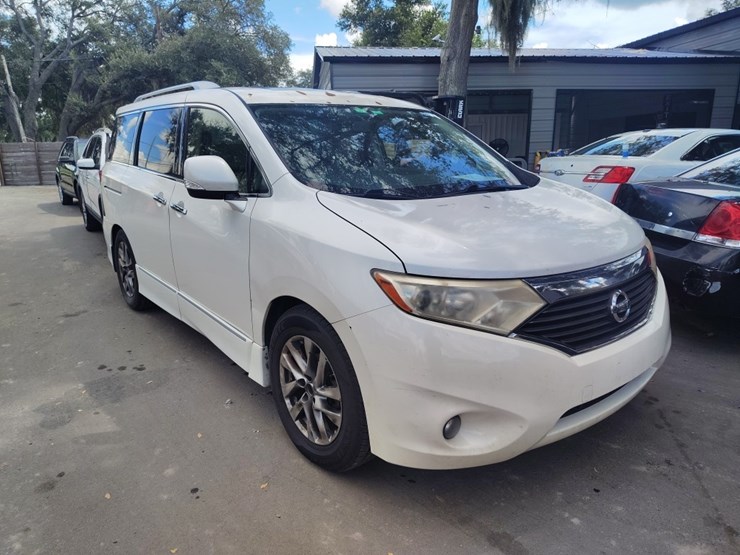2013-nissan-quest-image-1
