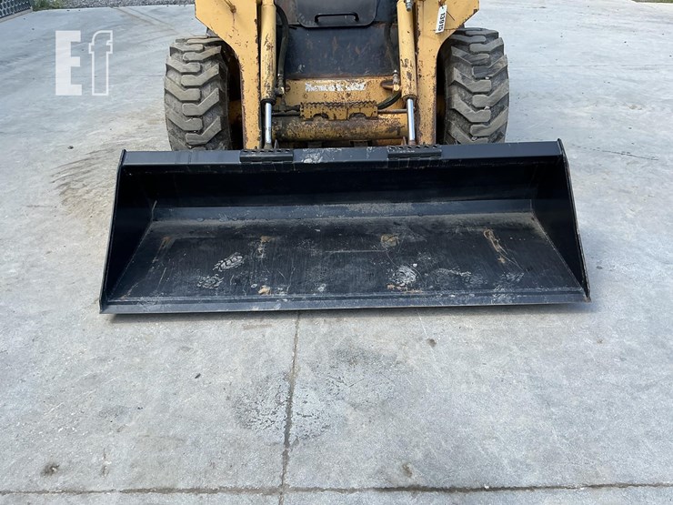2006-deere-328-image-9