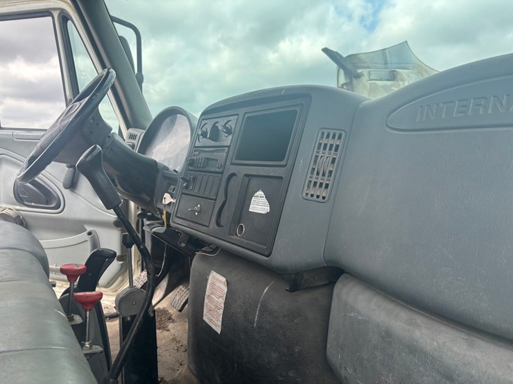 2002-international-durastar-4300-image-43