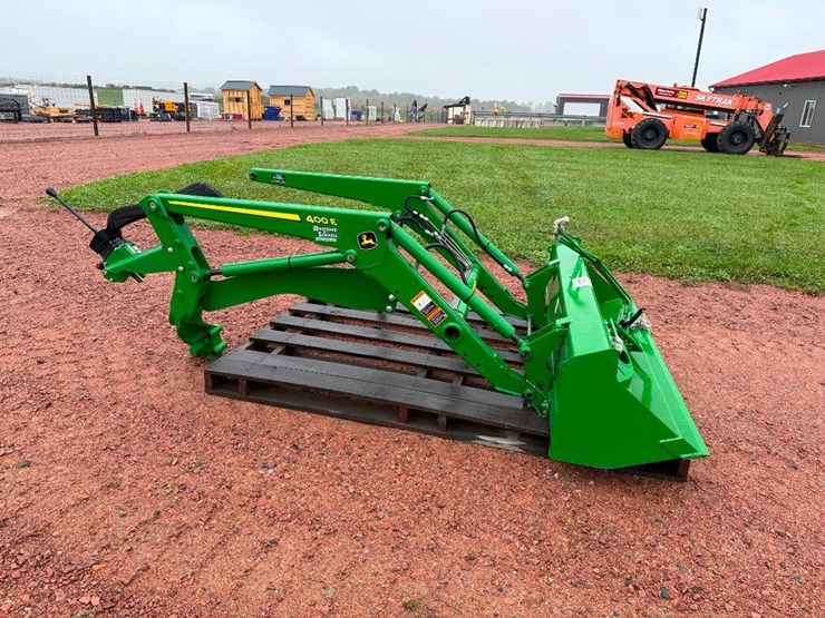 2022-john-deere-400e-image-3