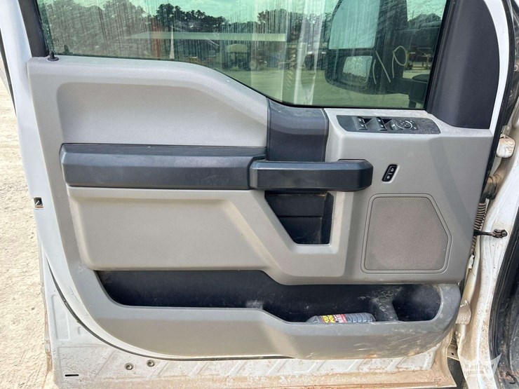 2022-ford-f450-image-11