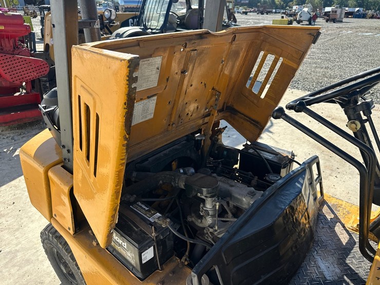 #5597-•-komatsu-fd25-7-forklift-image-36