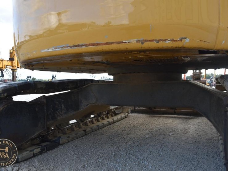 2010-komatsu-pc88mr-8-image-37