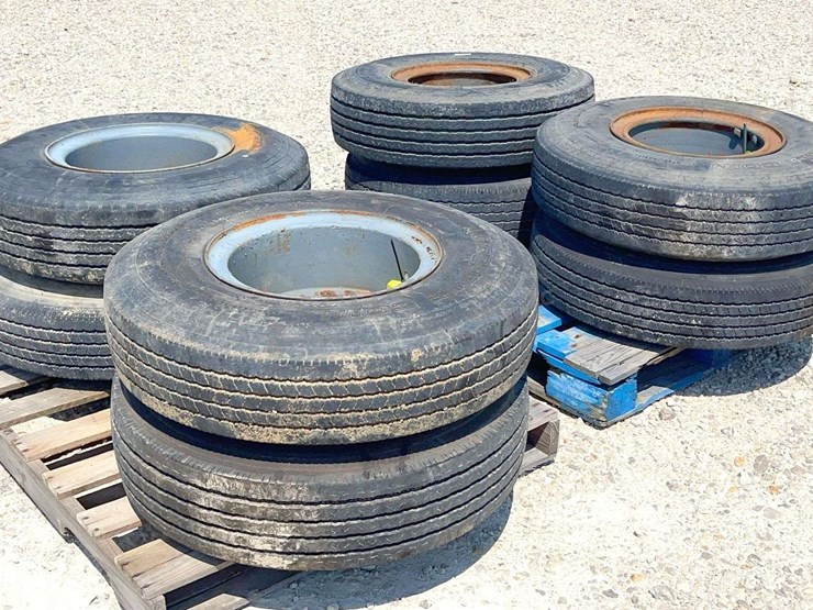8--8.25r15-trailer-tires-on-split-steel-rims-for-low-boy-semi-trailer-image-1
