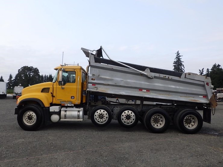 2007-mack-cv713-granite-5-axle-dump-truck-image-11