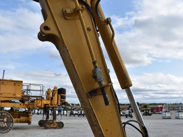 2010-komatsu-pc88mr-8-image-18