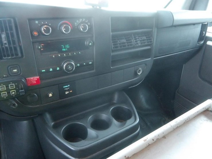 2011-gmc-3500-image-19