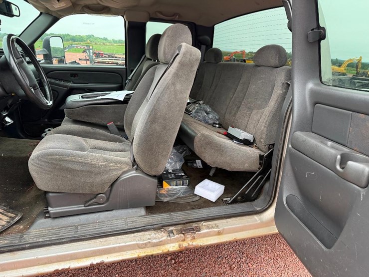 2005-chevrolet-2500hd-image-27