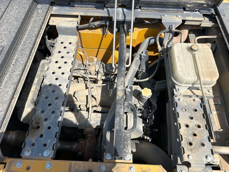 2024-deere-345-p-tier-image-13