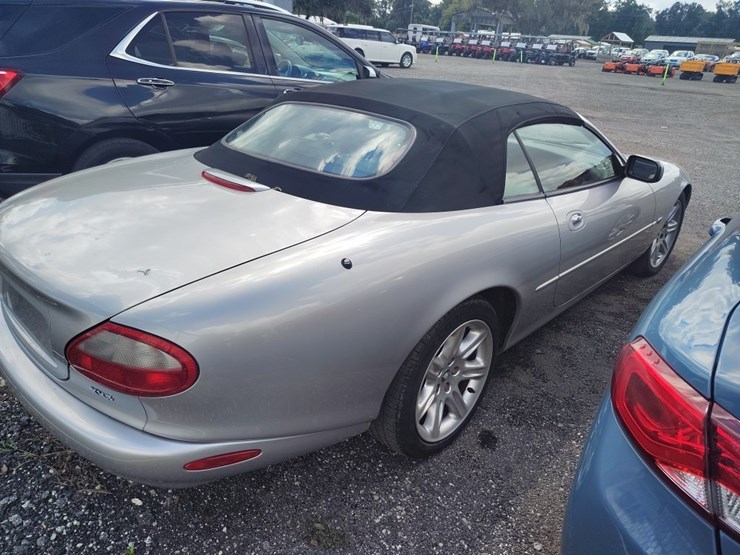 2000-jaguar-xk-series-runs/moves-xk8-image-4