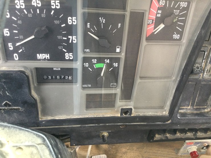 2000-international-durastar-4300-image-14