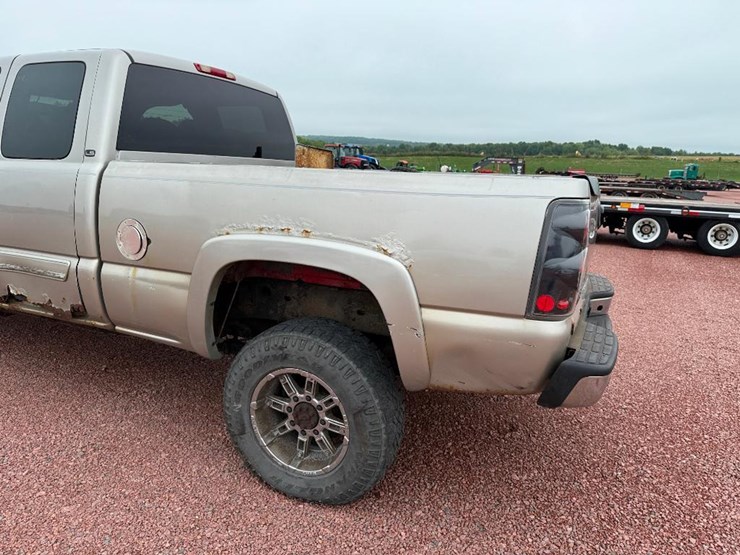 2005-chevrolet-2500hd-image-19