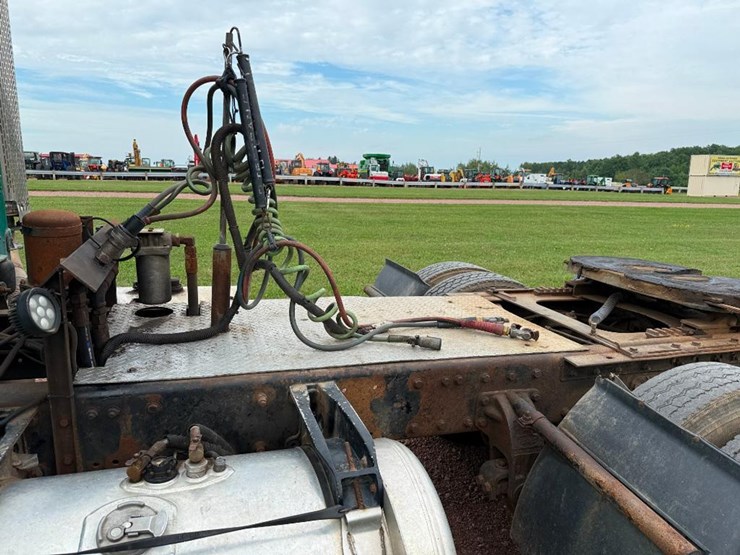 1996-peterbilt-378-image-31