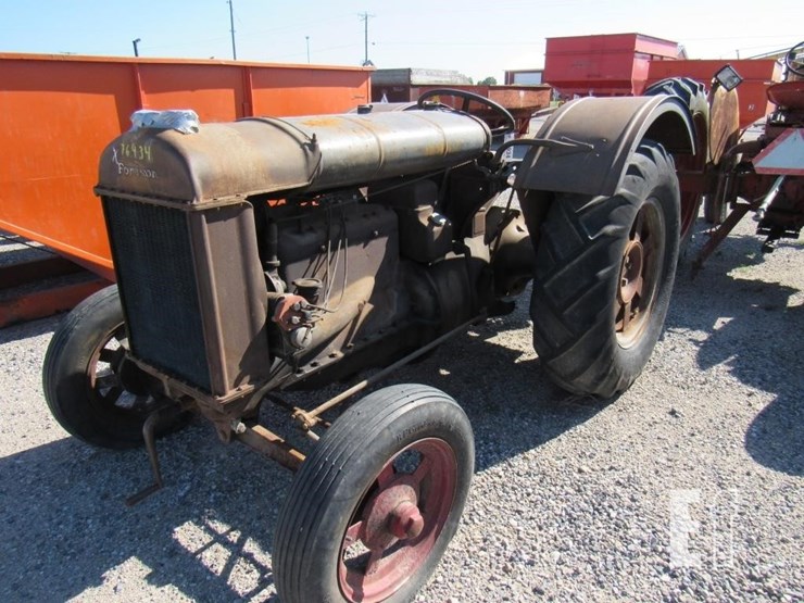 fordson-tractor-76934-image-1