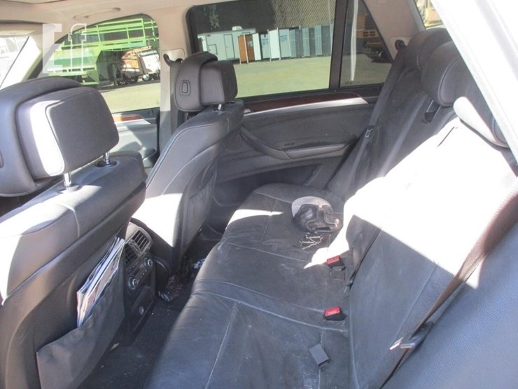 2011-bmw-x5-image-12