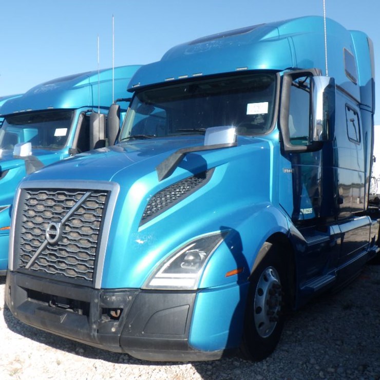 2019 VOLVO VNL860