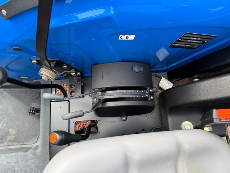 new-holland-tn60a-image-52