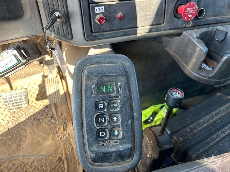 2014-international-durastar-4300-image-15
