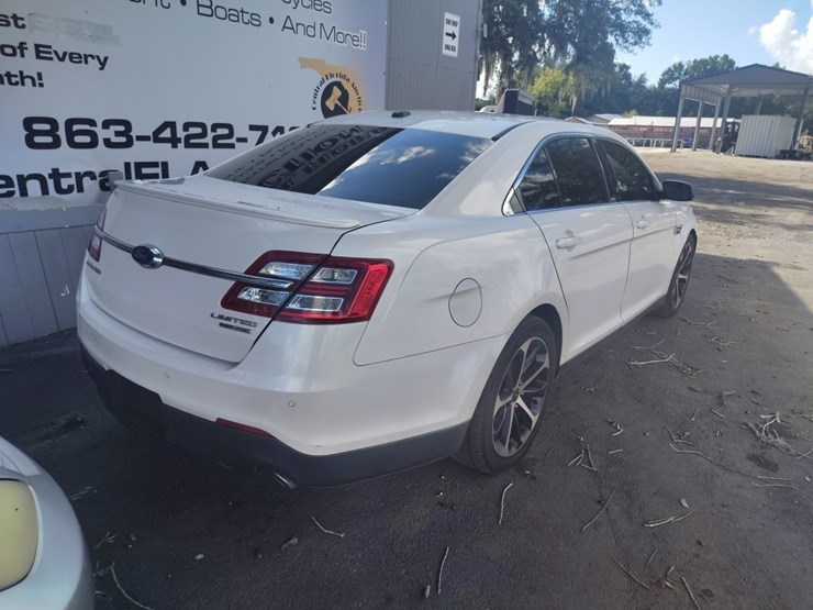 2015-ford-taurus-runs/moves-limited-image-5