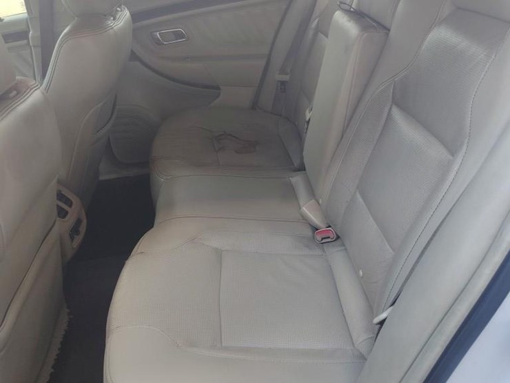 2015-ford-taurus-runs/moves-limited-image-6