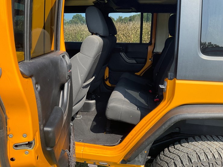 2012-jeep-wrangler-image-15