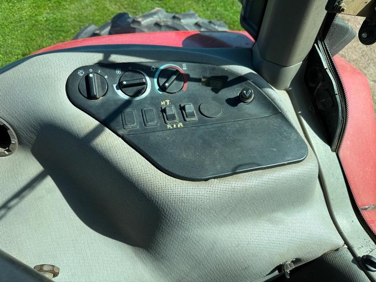 case-ih-mx270-image-55