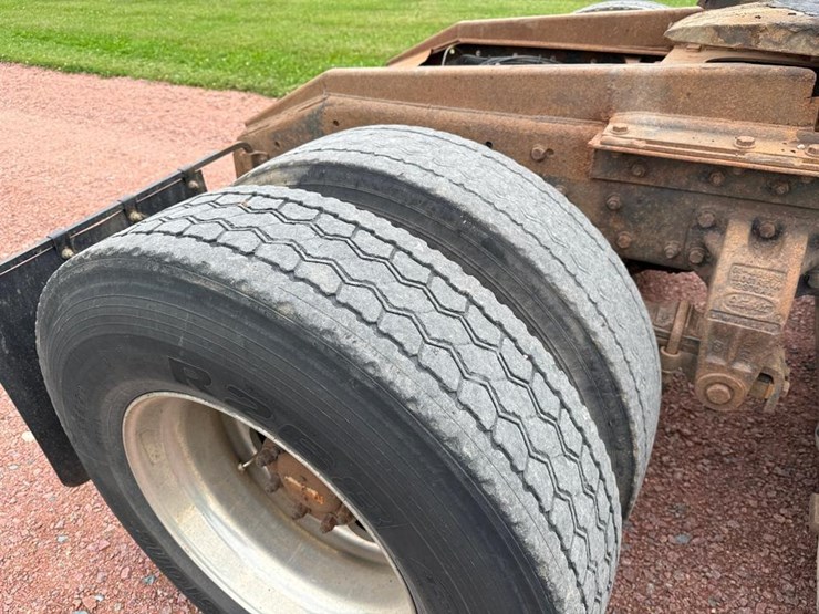 1996-peterbilt-378-image-11