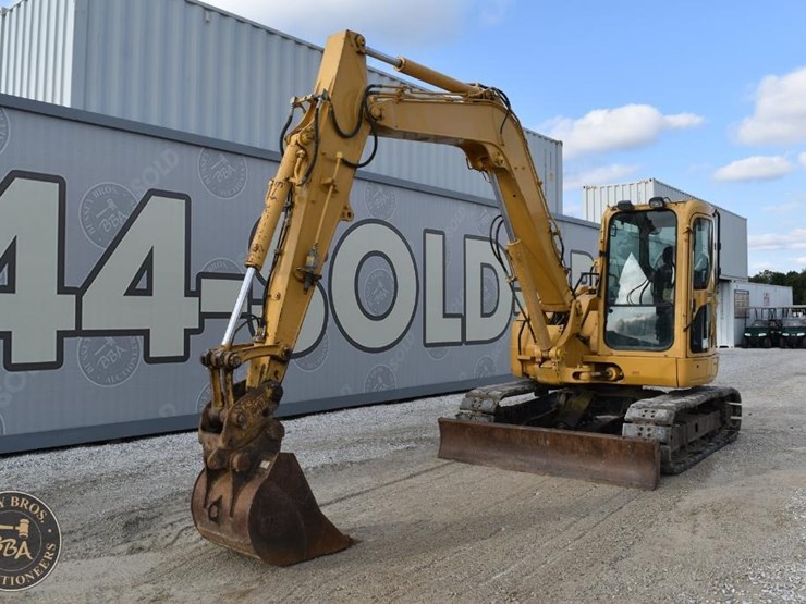 2010-komatsu-pc88mr-8-image-1
