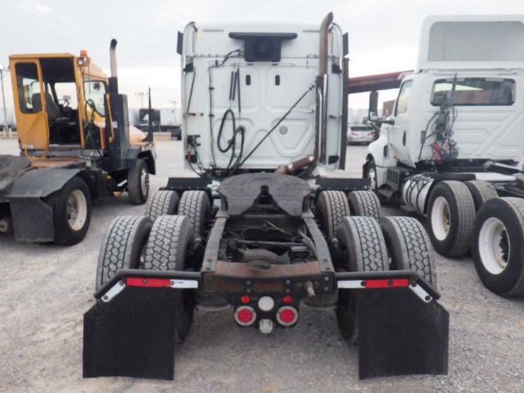 2019-freightliner-cascadia-113-image-9