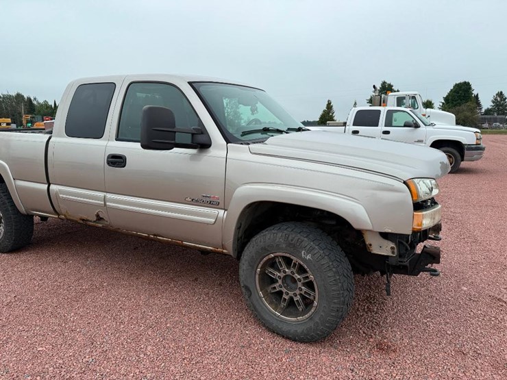 2005-chevrolet-2500hd-image-13