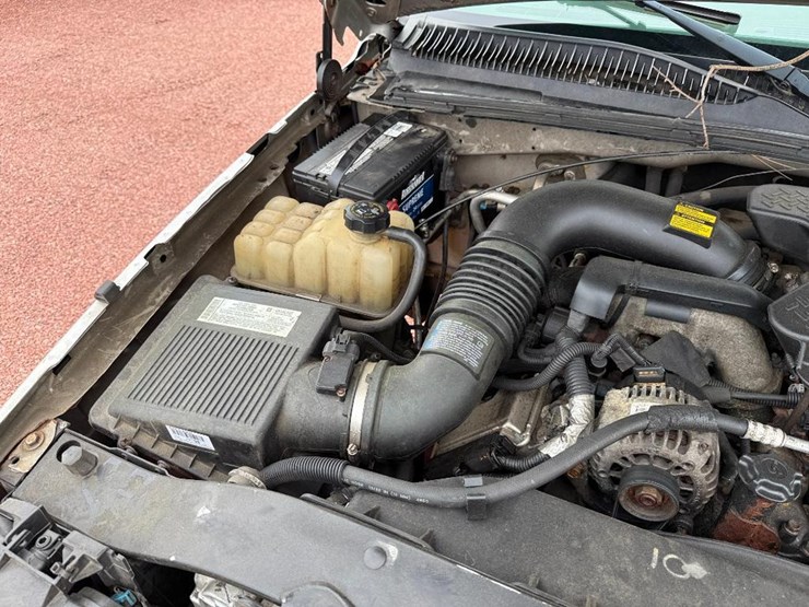 2005-chevrolet-2500hd-image-25