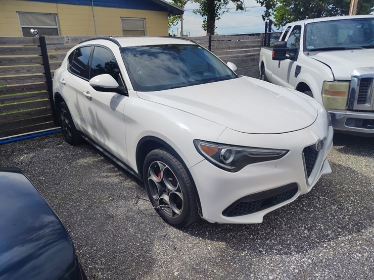 2018-alfa-rome-stelvio-runs/moves-sport-image-1