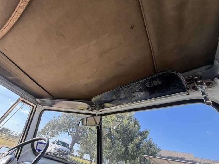 offsite--1949-willy's-jeepster-image-17