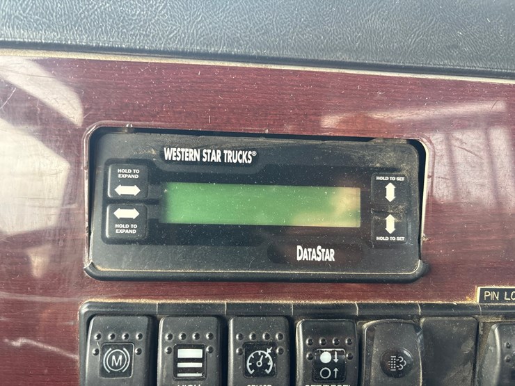 2013-western-star-4900sb-image-46