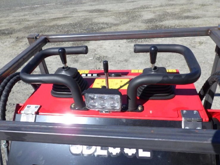 2026-sdlool-323tz-skid-steer-loader-image-13