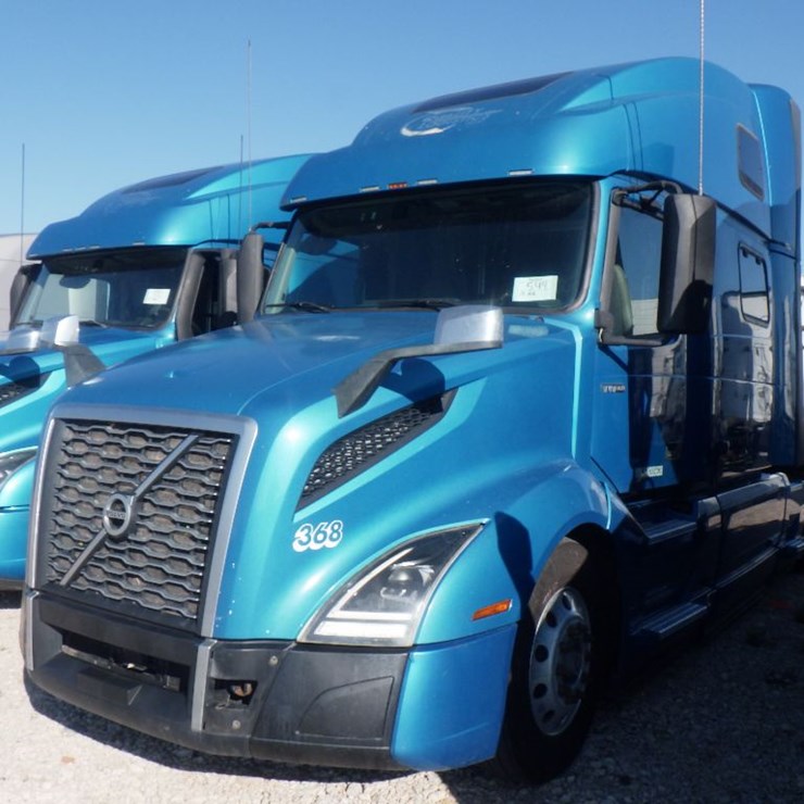2019 VOLVO VNL860