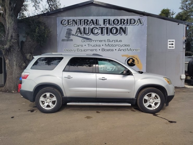2010-gmc-acadia-image-1