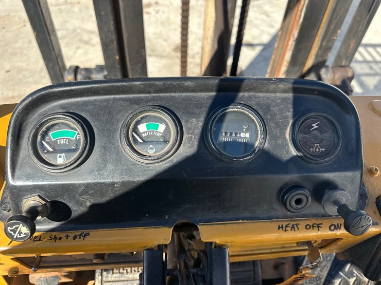 #5597-•-komatsu-fd25-7-forklift-image-27