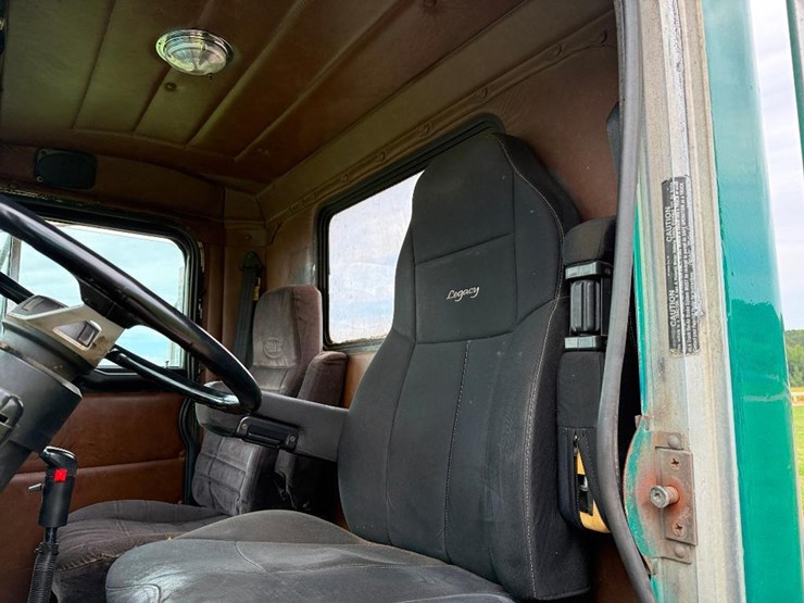 1996-peterbilt-378-image-55