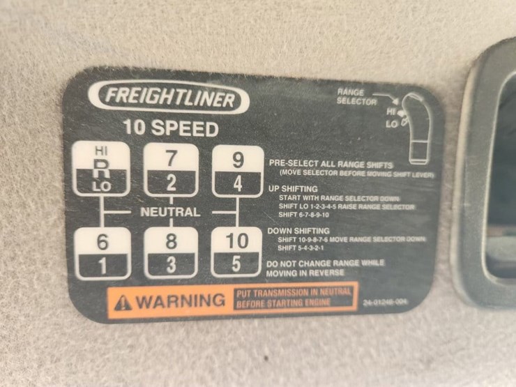 2012-freightliner-m2-106-image-12